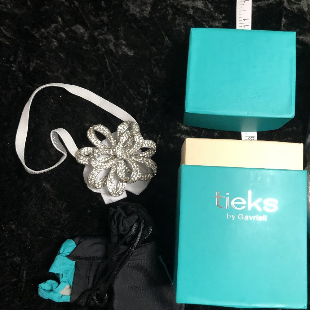 Tieks Rhinestone Bow Topper (box and shoes in separate listing)